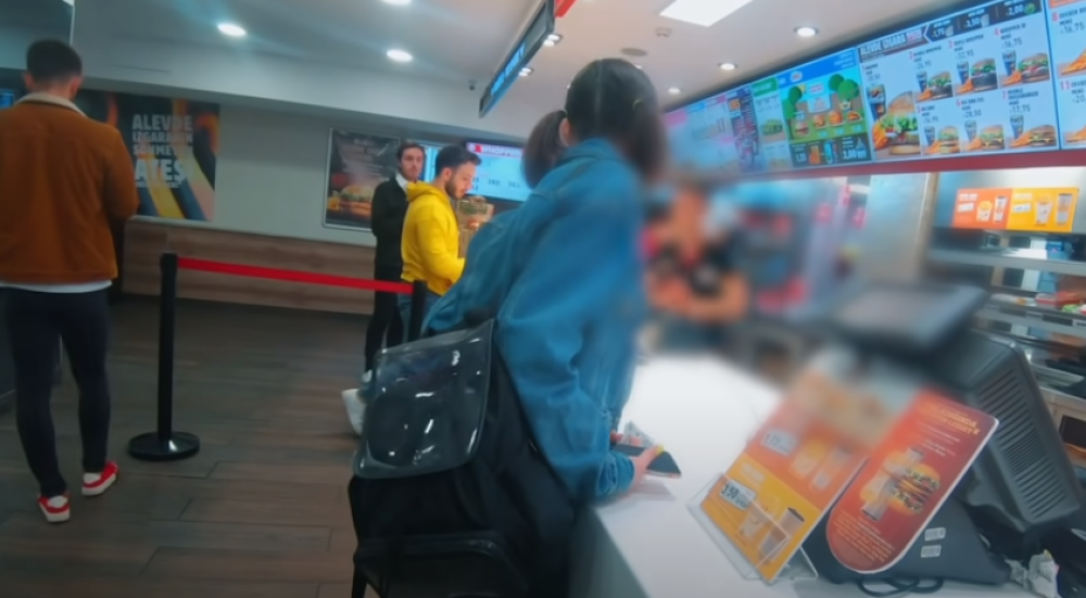 U subotu nakon kraće svađe na parkingu restorana ubijen je mladić (22)