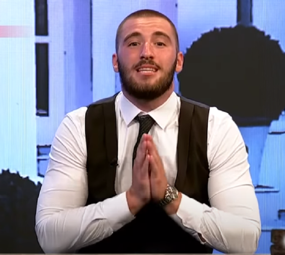 Mensur NEPLANSKI stigao u Beograd, svi se pitaju da li ULAZI u "Zadrugu"? (FOTO)