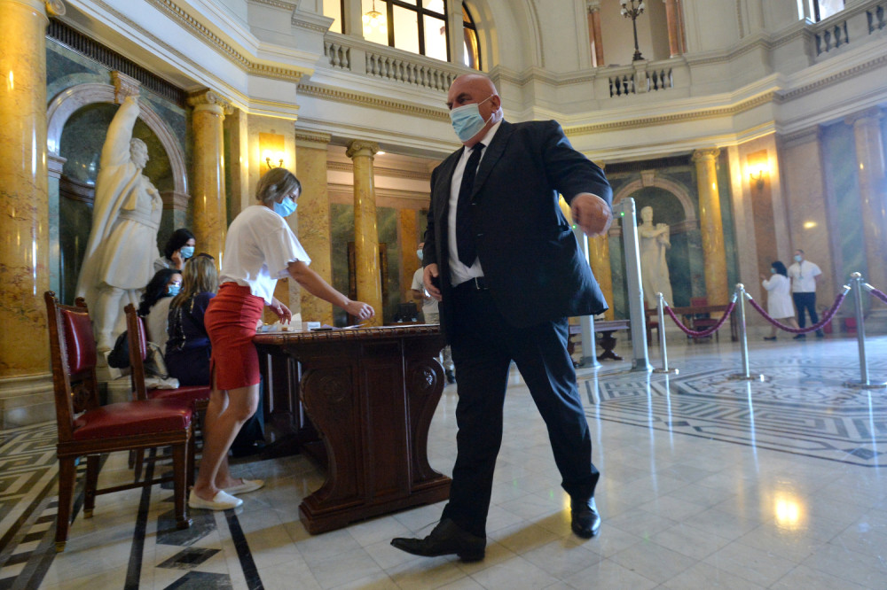 Palma: "Zaraženi poslanici ljubili se sa drugima, ima težih bolesti od korone"