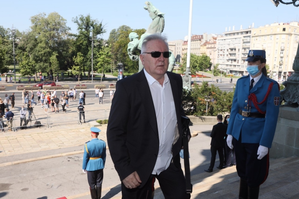 Ministar Ratko Dmitrović imao saobraćajku zbog velikog psa!