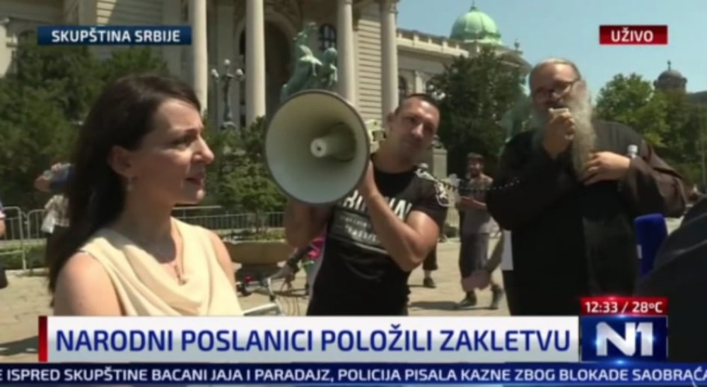 Monah Antonije uleteo u kadar tokom prenosa uživo na N1 i očitao im lekciju kakvu će pamtiti! (VIDEO)