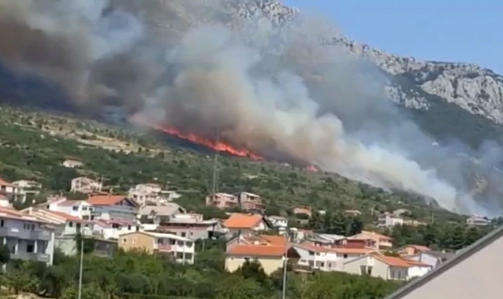 Gori fabrika za preradu ribe u Kaštel Novom!