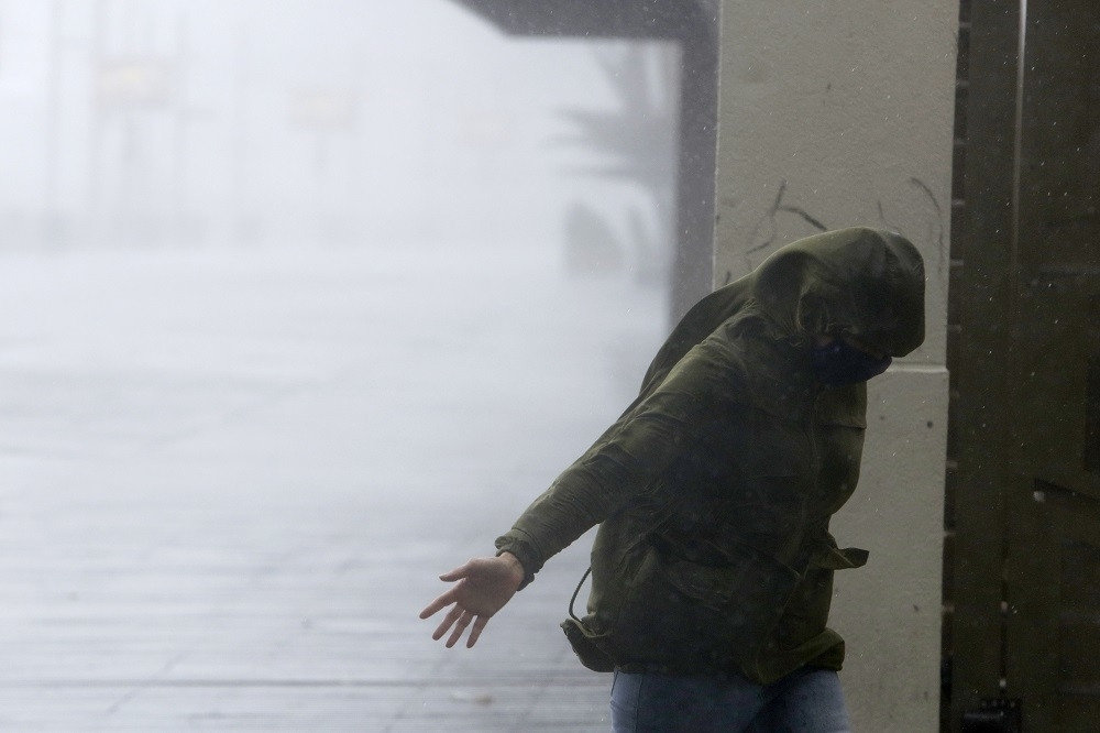 Olujni vetar ruši stabla u Banjaluci