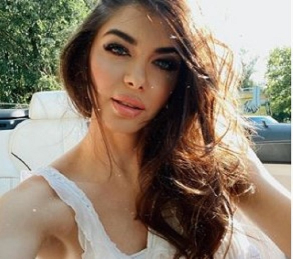 Se*si voditeljka je prvo bila luda za starijim, a sada se zabavlja sa daleko mlađim (FOTO)