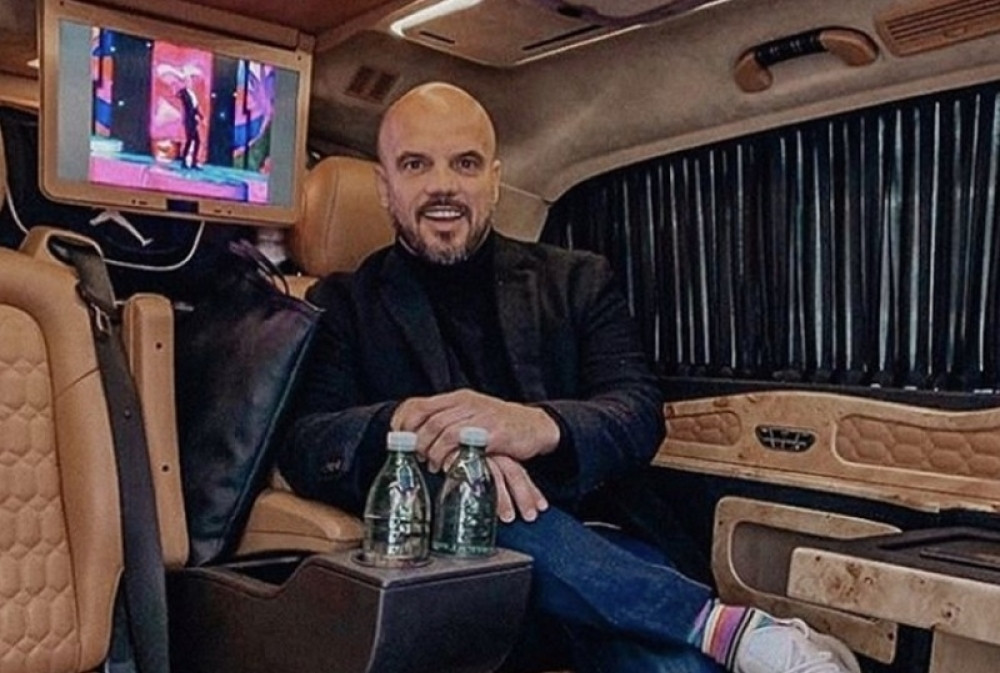 Privatni avion za Bobana Rajovića da bi pevao u Budvi! Pevač napravio lom na nastupu, a sad uživa za sve pare (FOTO)