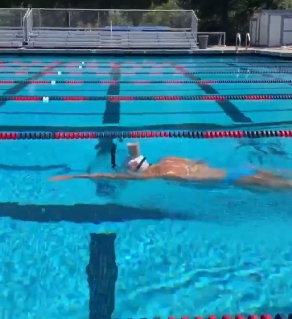 Šampionka pokazala još jedan talenat, kelneri gledaju i neveruju! (VIDEO)
