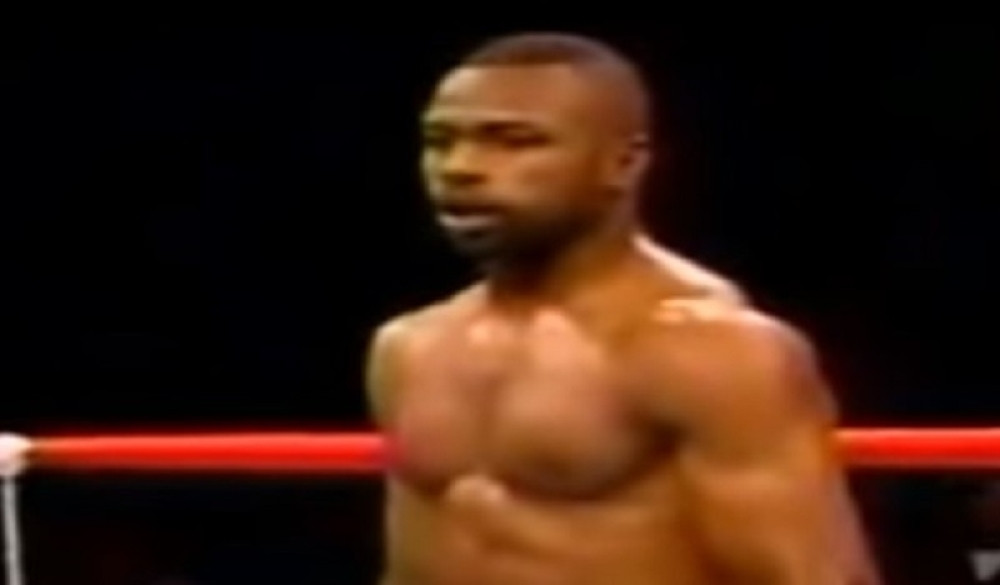 Osiguravaju se uši Roja Džonsa pred meč sa Tajsonom