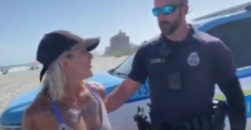 Privedena zbog oskudnog bikinija (VIDEO)