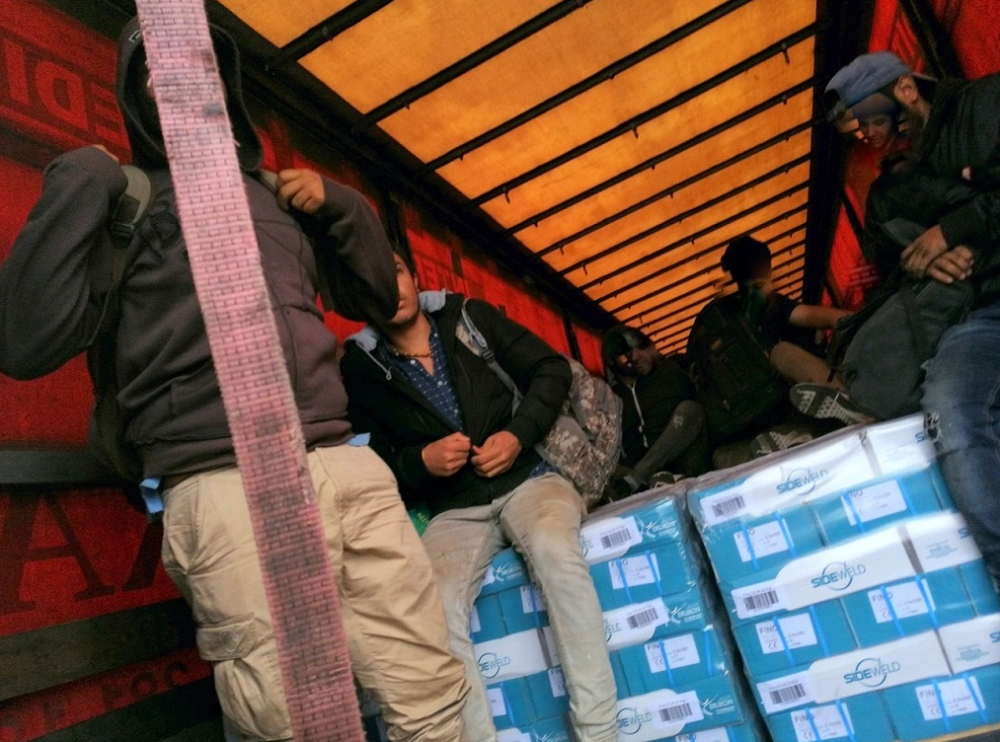 Policija upucala stranca koji je prevozio migrante!