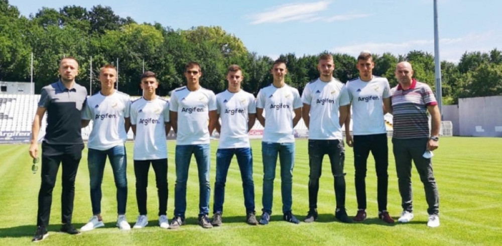 Čukarički misli na budućnost, omladinaci postali profesionalci