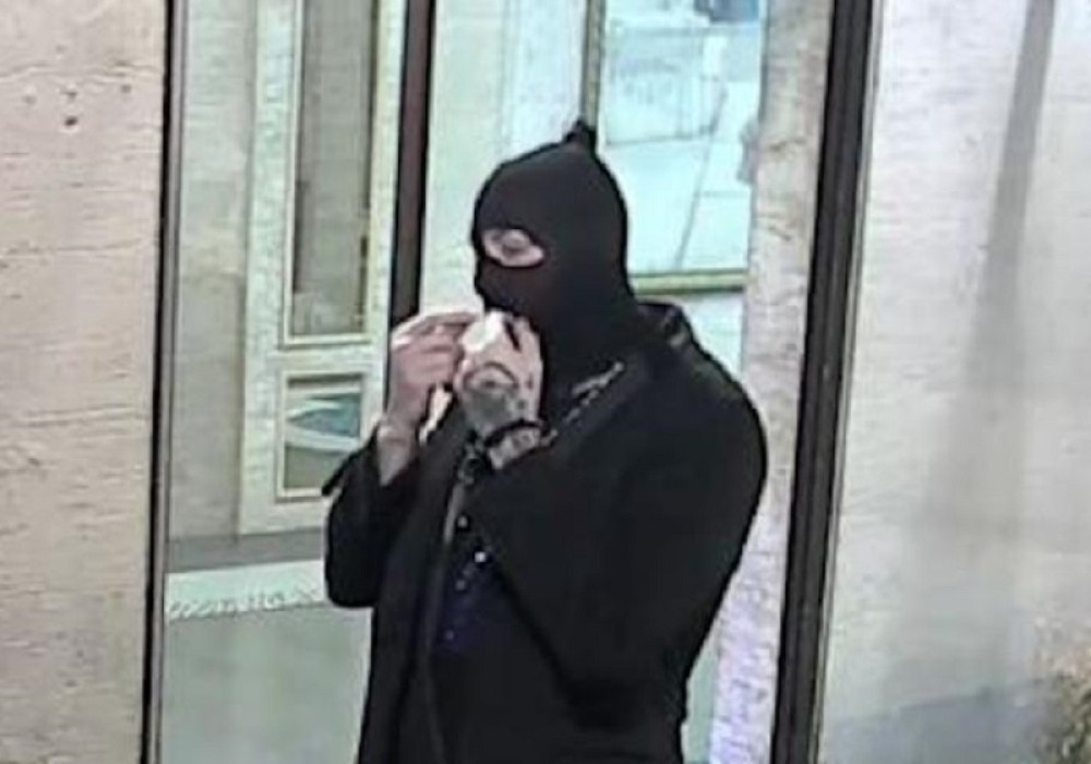 Maskirani napadač upao u Vilu "Parova" i napravio haos!