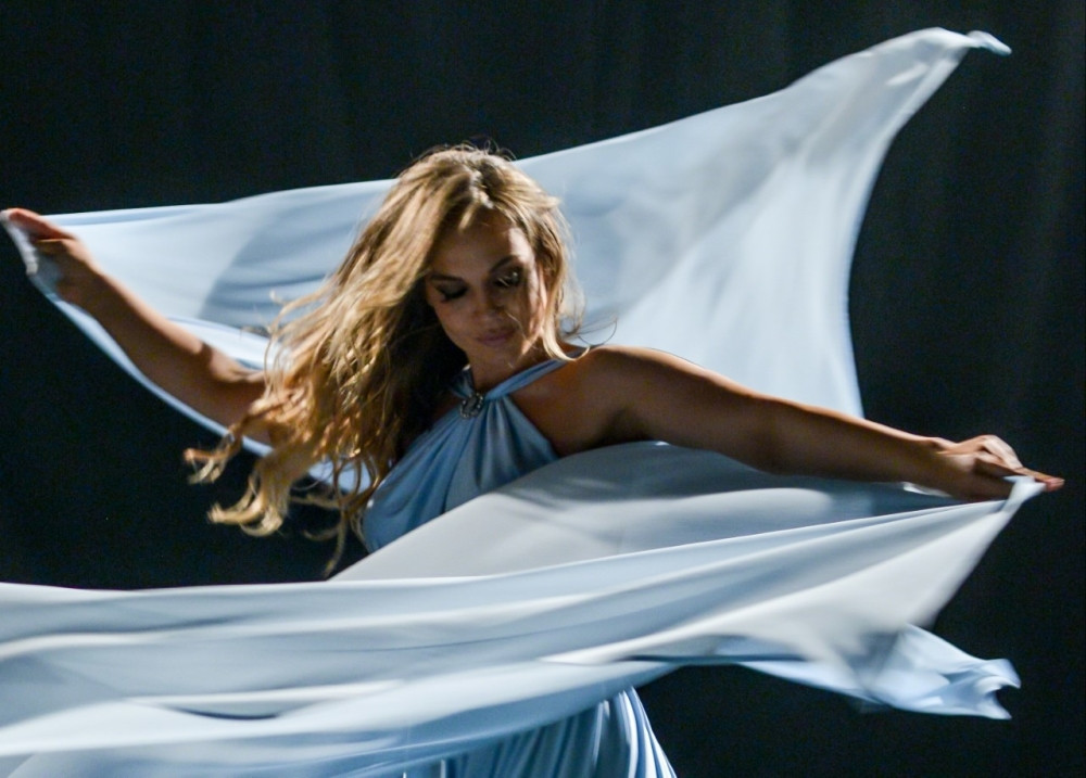 Za pevačicu Jelenu Tomašević danas je poseban dan, njeni najbliži ne prestaju da je oduševljavaju (FOTO)