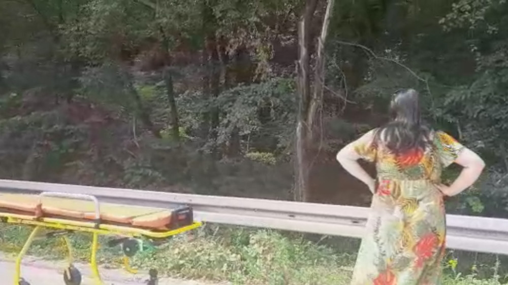 Policajci i Hitna pomoć pokušavaju da spasu muškarca sa teškim povredama glave  (FOTO)