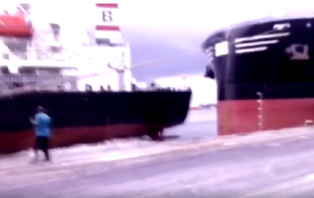 Strahovit sudar brodova u Nigeriji, oštećen crnogorski brod "Budva" (VIDEO)