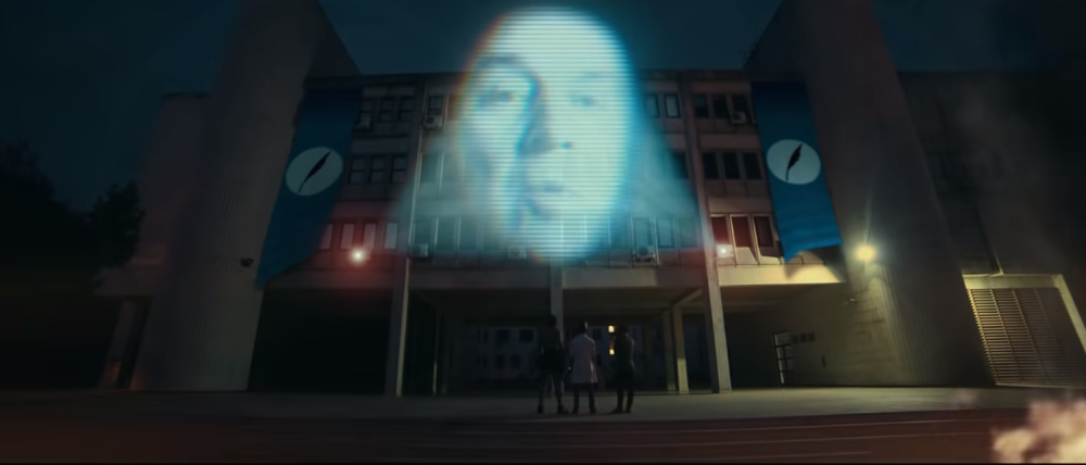 Crna Gora, godina 2050. okupljeni ljudi gledaju govor Mila Đukanovića i jedan progovara: Tačno prije 30 godina, falio nam je jedan glas! (VIDEO)