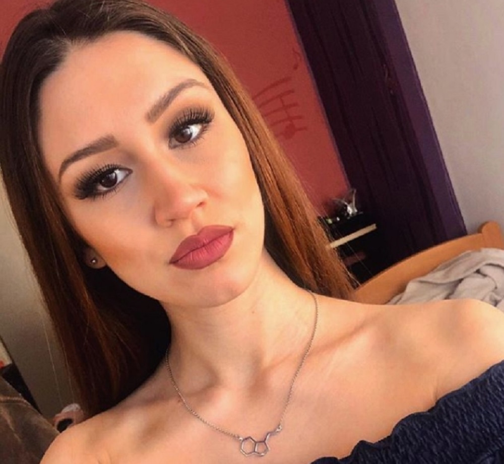 Njen glas opčinio i Novaka Đokovića: Ova devojka rastura kako peva! (VIDEO)