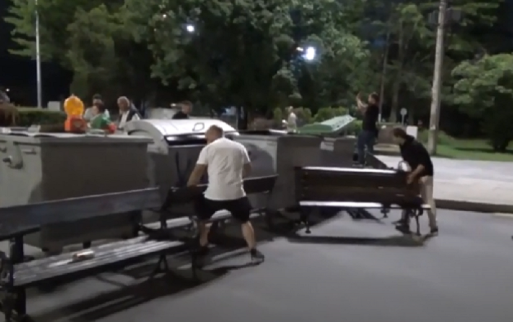 Šatori na ključnim raskrsnicama, blokiran saobraćaj! (VIDEO)