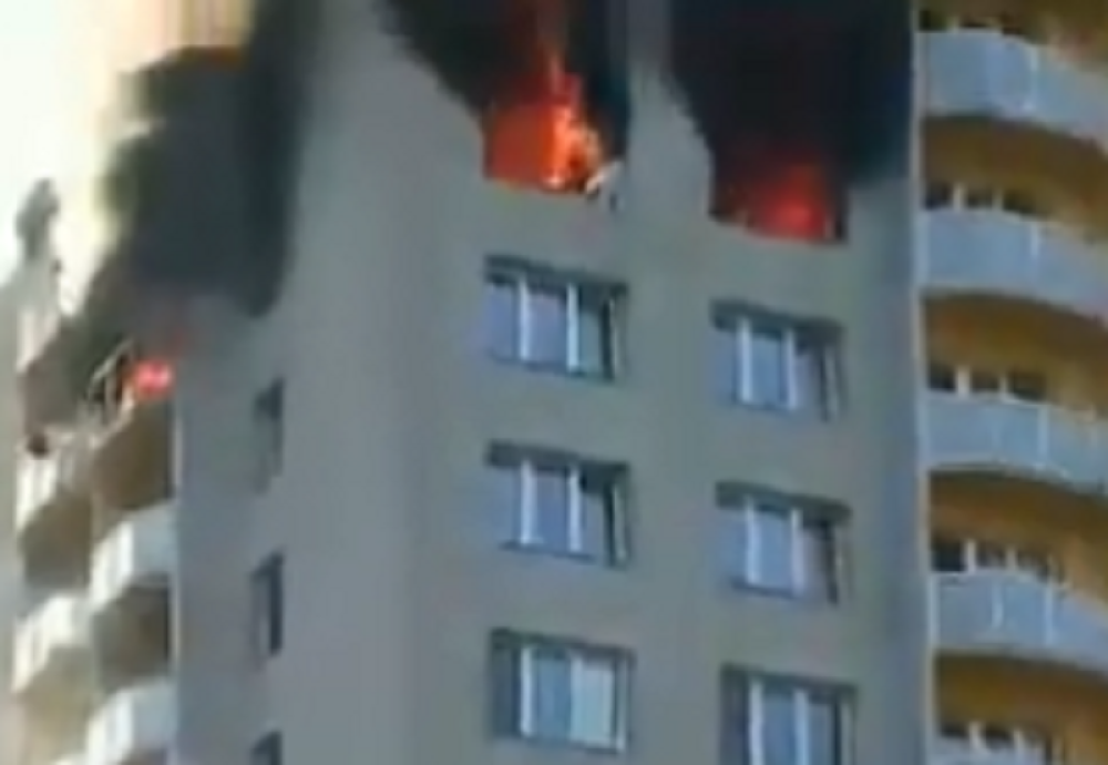 Ljudi u panici iskakali kroz prozore! (VIDEO)