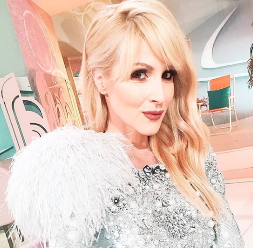 Elegantna od glave do pete: Ivi Štrljić vetar podigao suknju, a tek onda su njene dugačke noge došle do izražaja (FOTO)