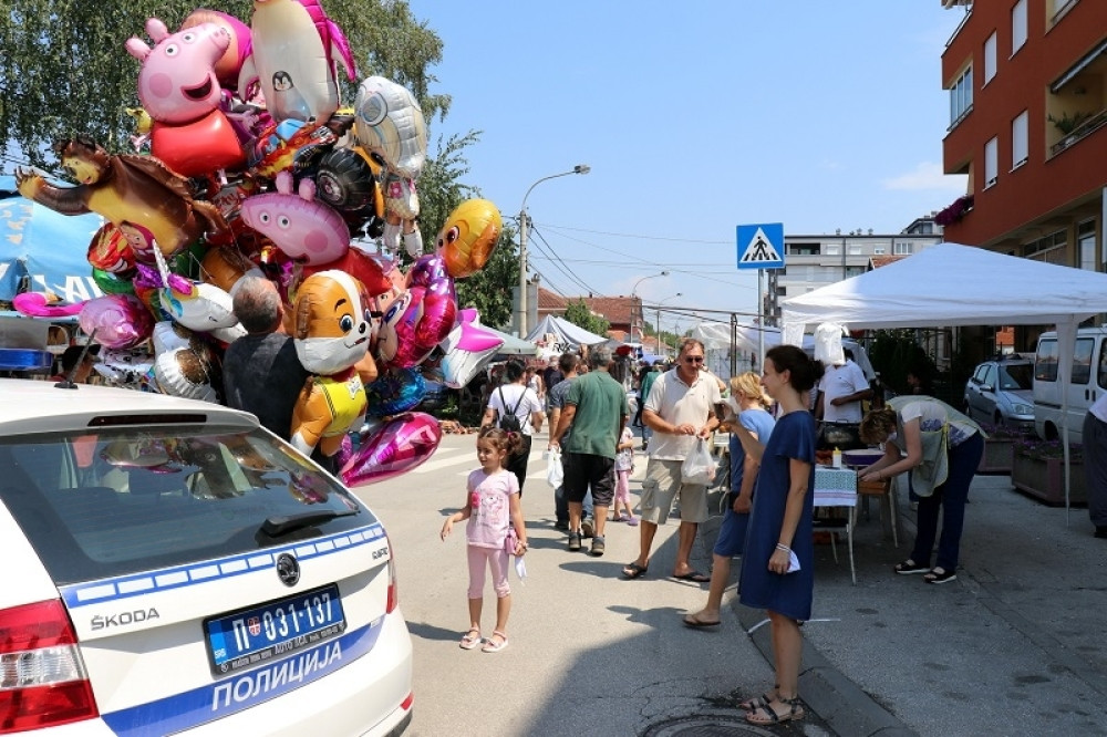 Jagodinci na vašaru, niko ne nosi masku (FOTO/VIDEO)