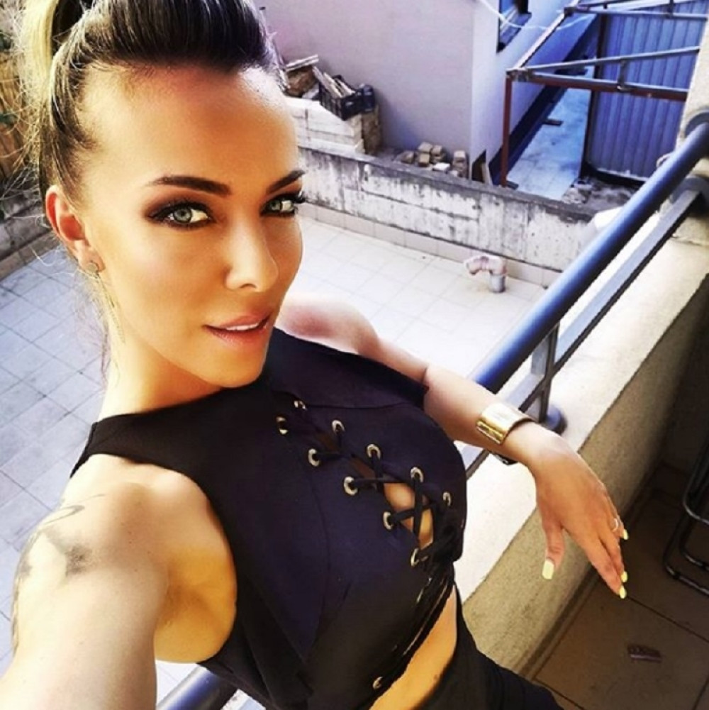 Jelena Jevremović raščupana i polugola izašla na ulicu, svi se pitaju šta joj se desilo? (FOTO)