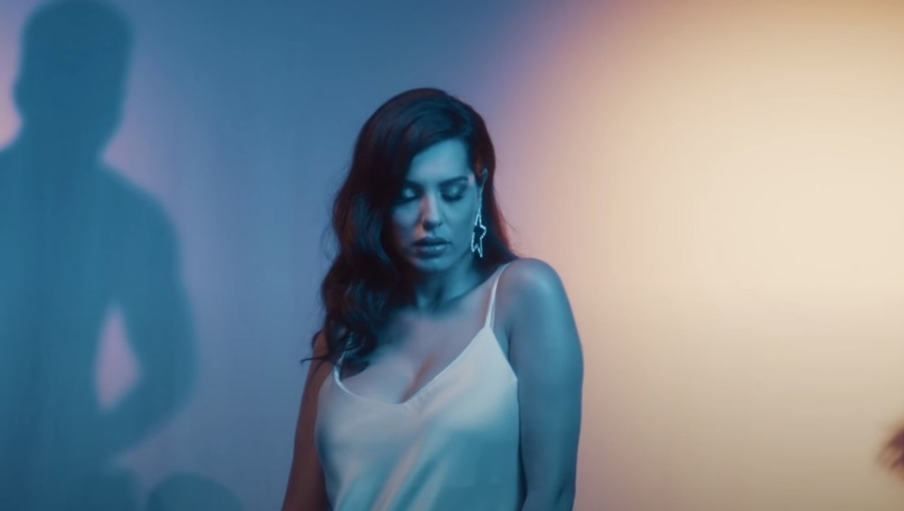 Tanja Savić klekla na pod, pomolila se Bogu pa poručila ovo (FOTO/VIDEO)