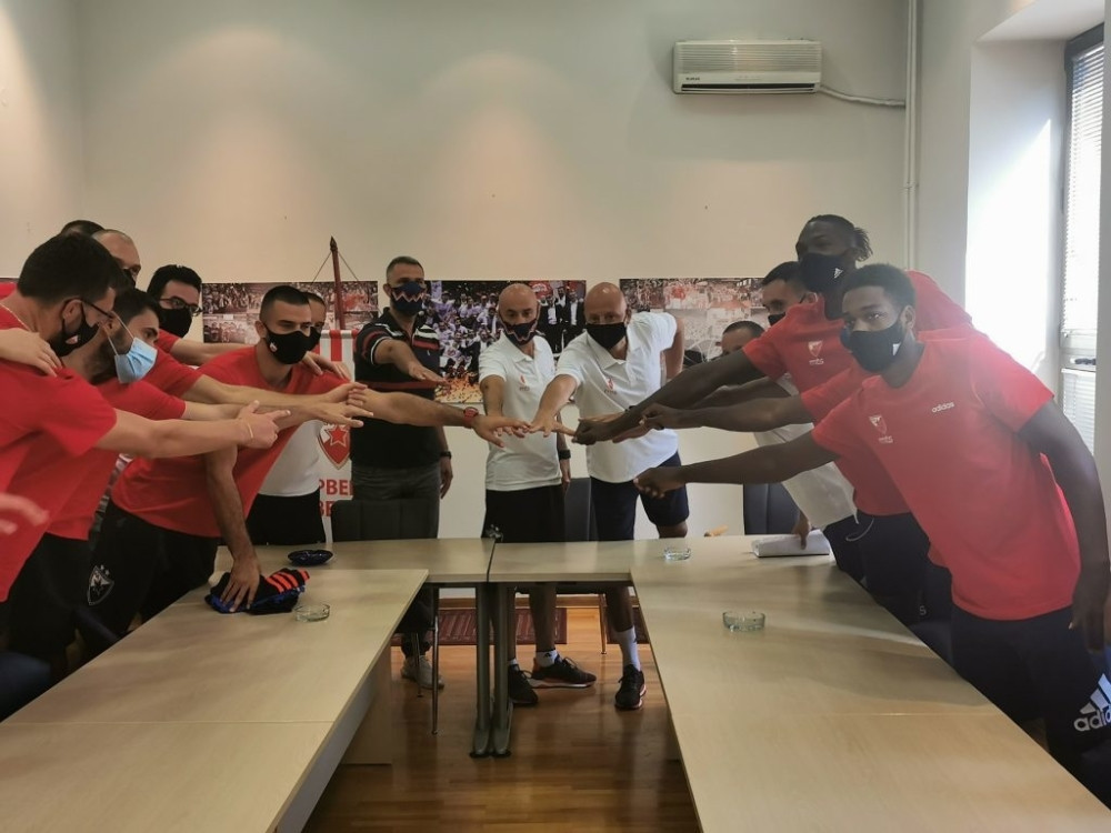 Crvena zvezda krenula na Kopaonik, a tamo ih očekuju pripreme za dva prestižna turnira! (FOTO)