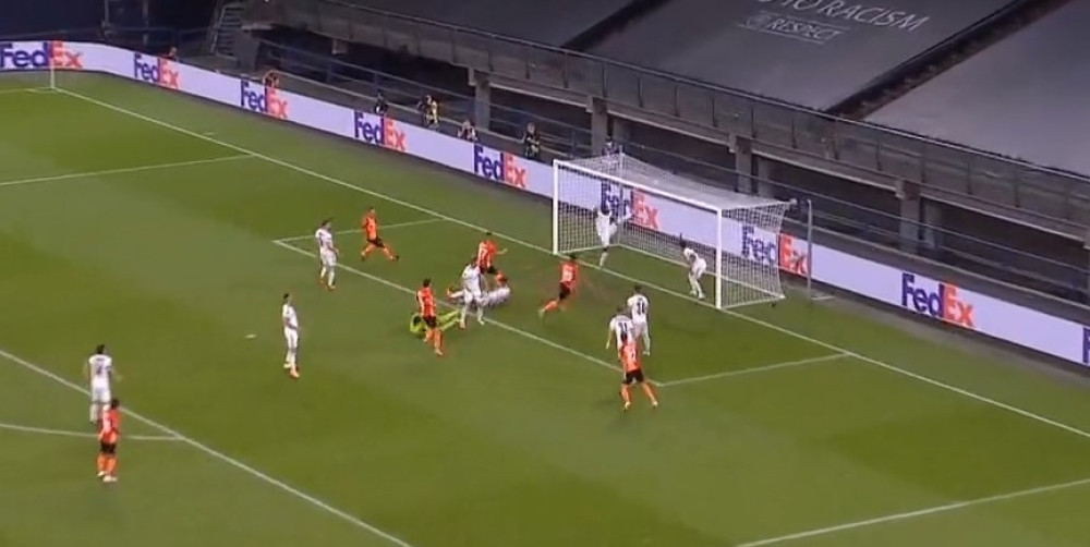 Bivši golman Zvezde i Partizana na nesmotren način Šahtjoru poklonio vođstvo (VIDEO)