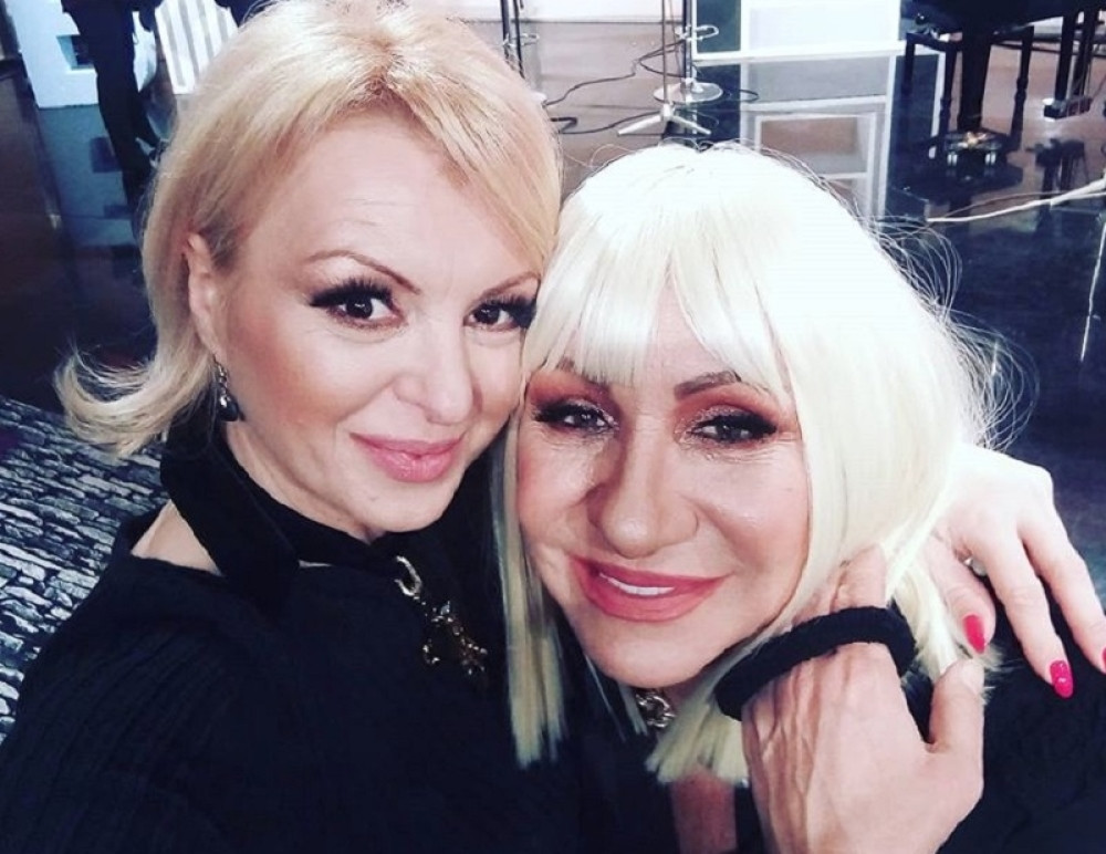 Uzgaja svinje i prodaje stoku: Poznata pevačica promenila profesiju!