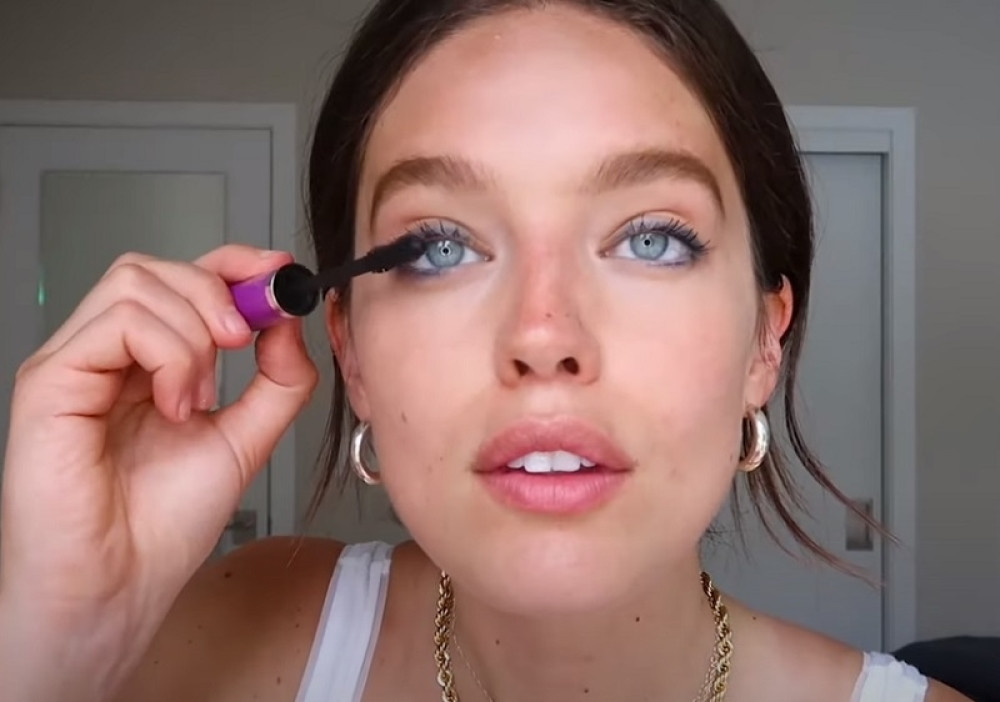 Kako istaći oči kada nosiš zaštitnu masku!