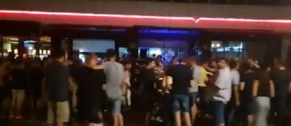 Pojavila se šok informacija za vreme epidemije! Neverica - ljudi počeli da se okupljaju na benzinskim pumpama