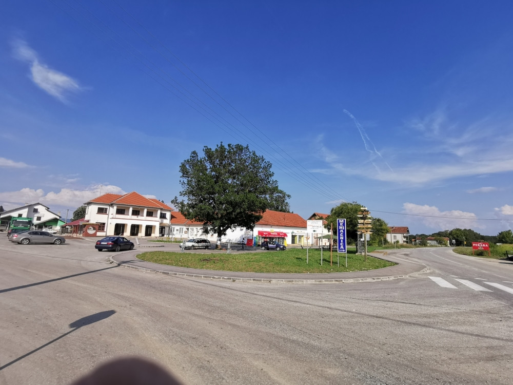 Meštani su uplašili za sopstvene živote, muškarac iz automobila u pokretu ispalio šest metaka u vazduh!