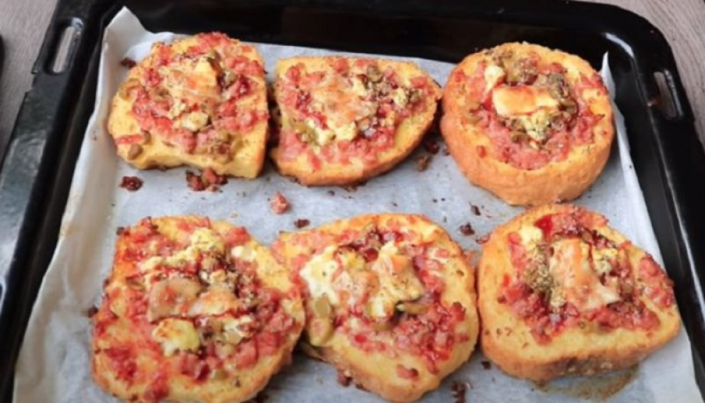 MINI PICE NA PARČETU HLEBA! Doručak koji ćete odmah zavoleti! (VIDEO)