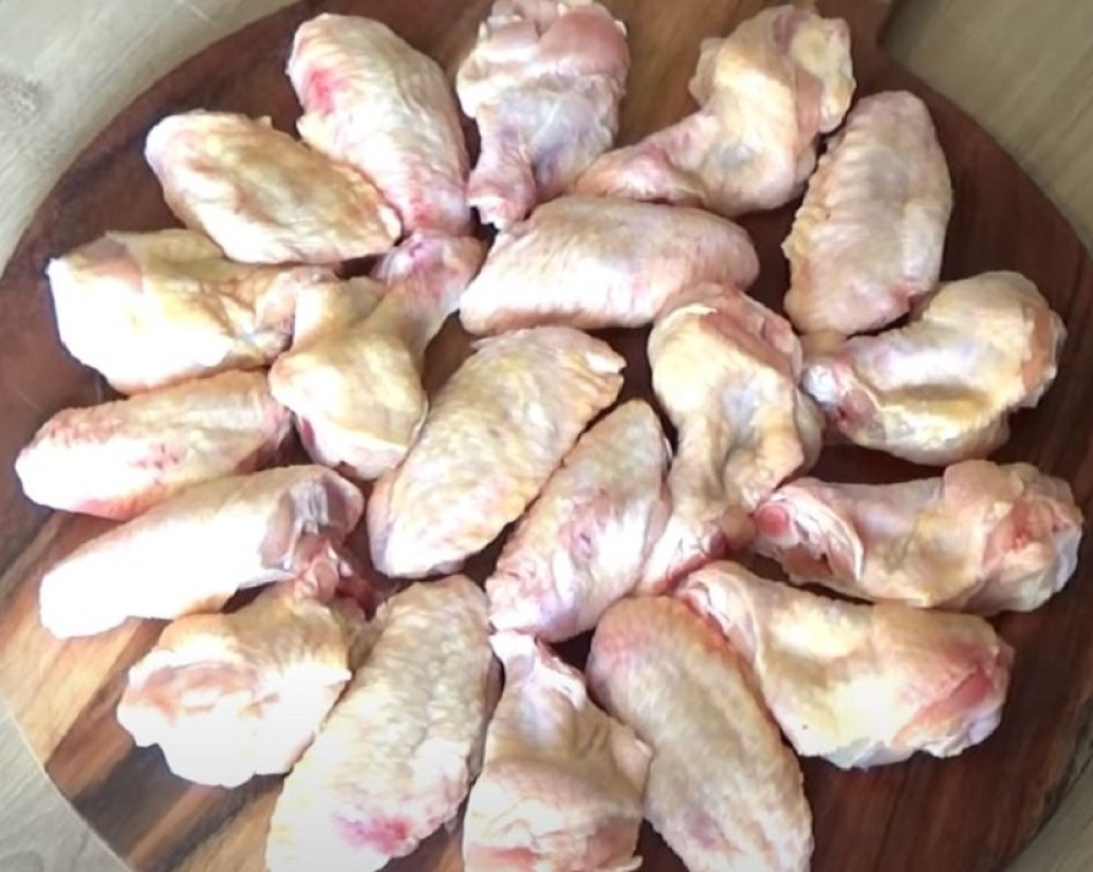 Ljuti su na zemlju iz koje su uvezli pileća krilca inficirana korona virusom