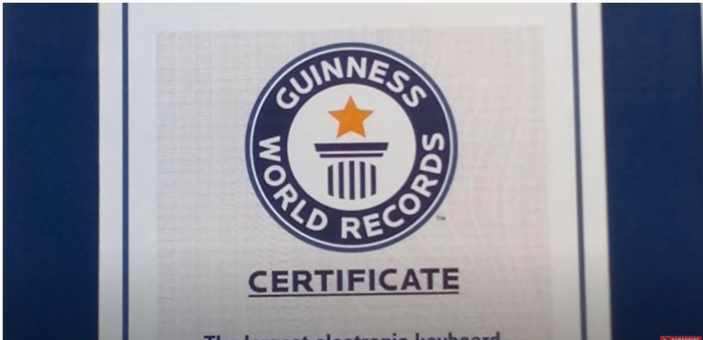 Mačem za minut isekao 68 zrna grožđa balansirajući na dasci