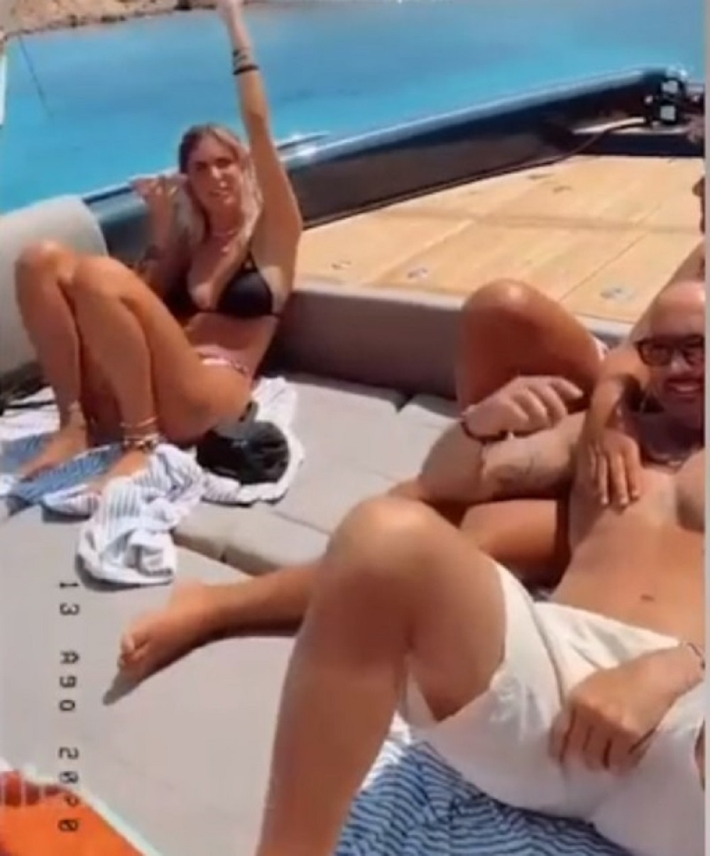 Posle završene sezone u Seriji A, Mihajlović na luksuznoj jahti uživa sa porodicom (VIDEO)