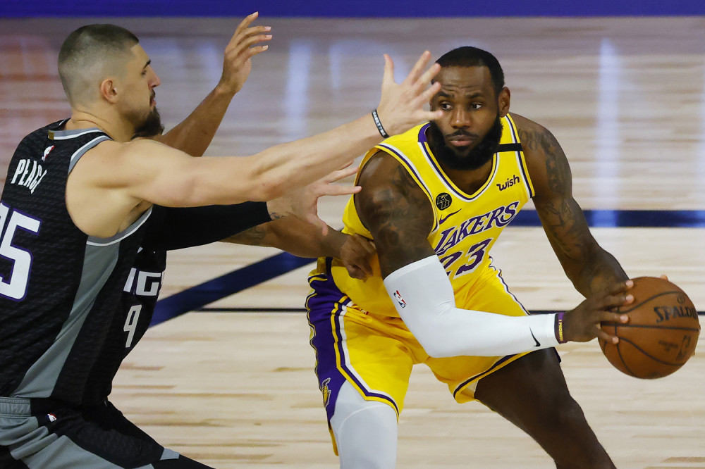 LeBron se osramotio dva puta za nekoliko sekundi (VIDEO)