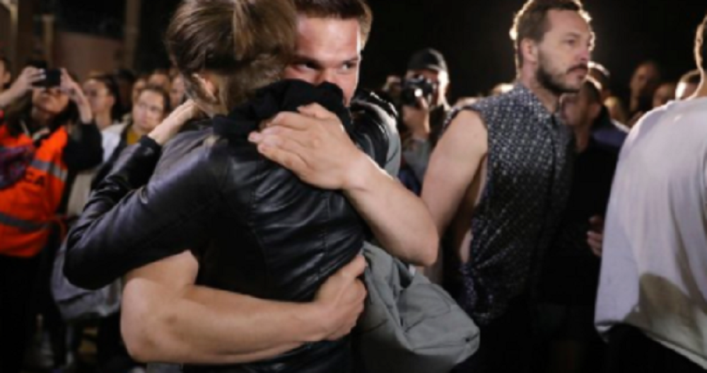 Demonstrante puštaju iz pritvora, emotivne scene na ulicama! (FOTO)