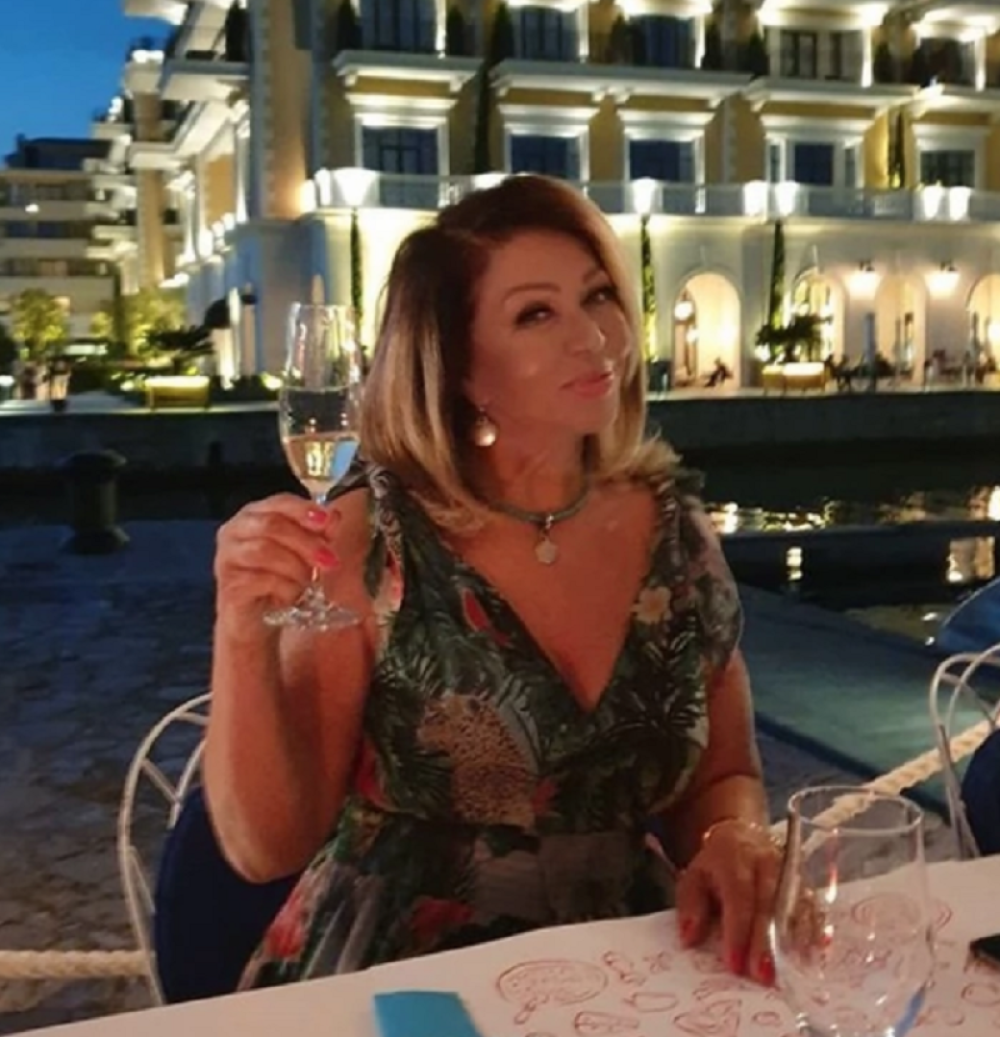 Ovoj ženi mnoge mlade žene i cure mogu da zavide: Neda Ukraden u 70. godini u bikiniju NIKAD IZAZOVNIJA! (FOTO)