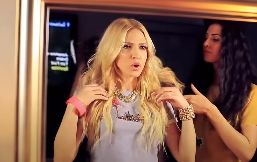 Milica Todorović na meti OŽENJENOG muškarca: Pevačicu uhodi ovaj čovek! (FOTO)