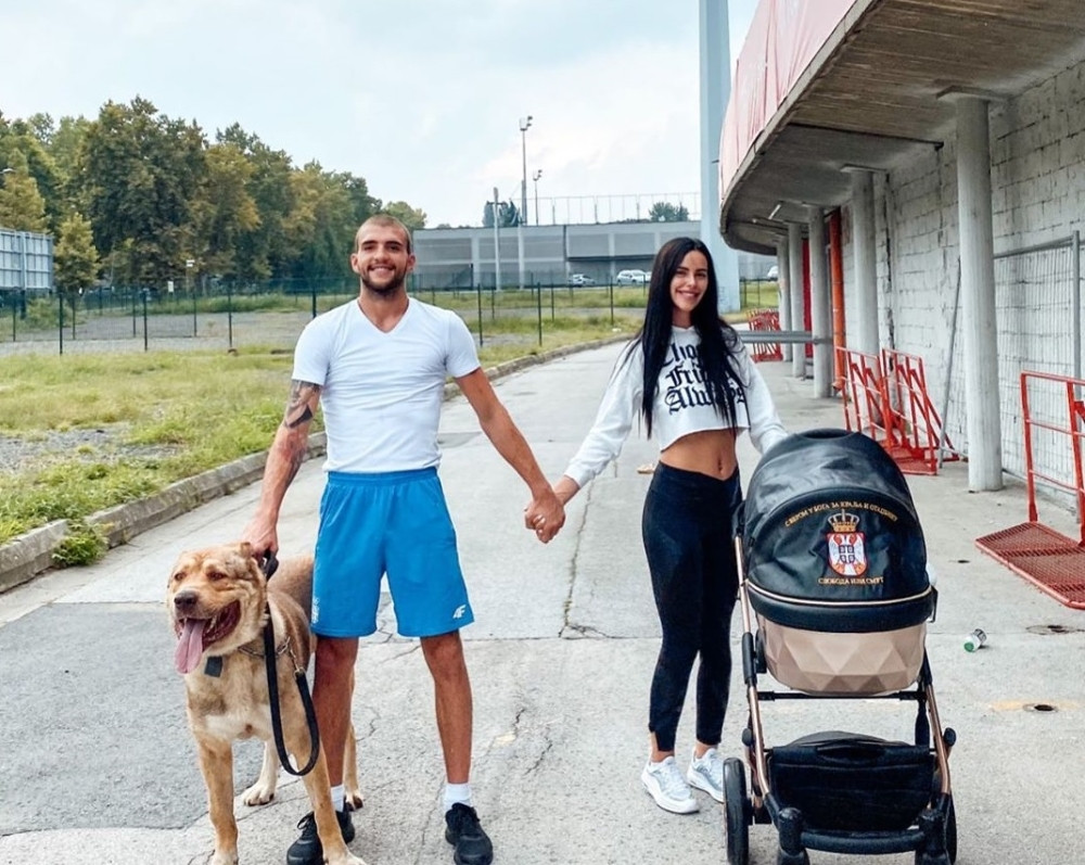 Veljko jutro provodi igrajući se sa naslednikom, a smeh malenog Željka je nešto najlepše što ste čuli danas (VIDEO)