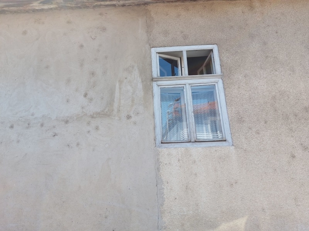 Iz jedne misteriozne kuće u Beogradu stalno nešto izlazi, a Slavko tu svaki dan dolazi da jede (VIDEO)