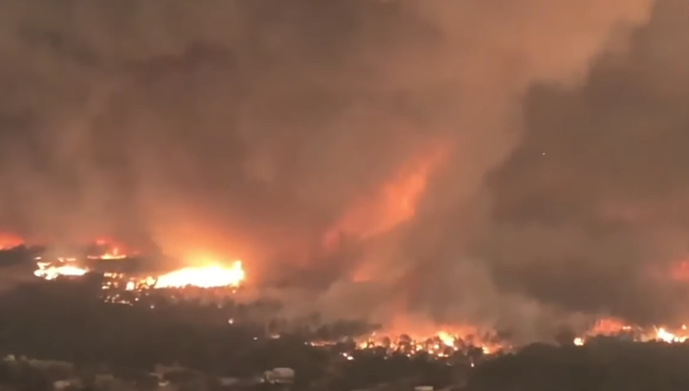 Vatrogasci ne mogu da obuzdaju stihiju koja je jurila 95 km na sat, već izgorelo 800 hektara (VIDEO)