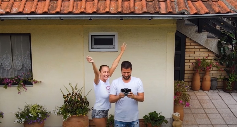 Parizer, jaja i viršle: Luna pokazala kakva je kuvarica, a onda njemu dala da poliže tanjir (FOTO)