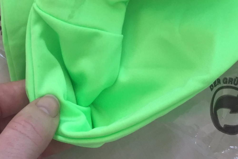 Poručila je kupaći preko interneta, a kada je stigla pošiljka, pripala joj je muka: "Ovo je odvartno, kako ste mogli..." (VIDEO)