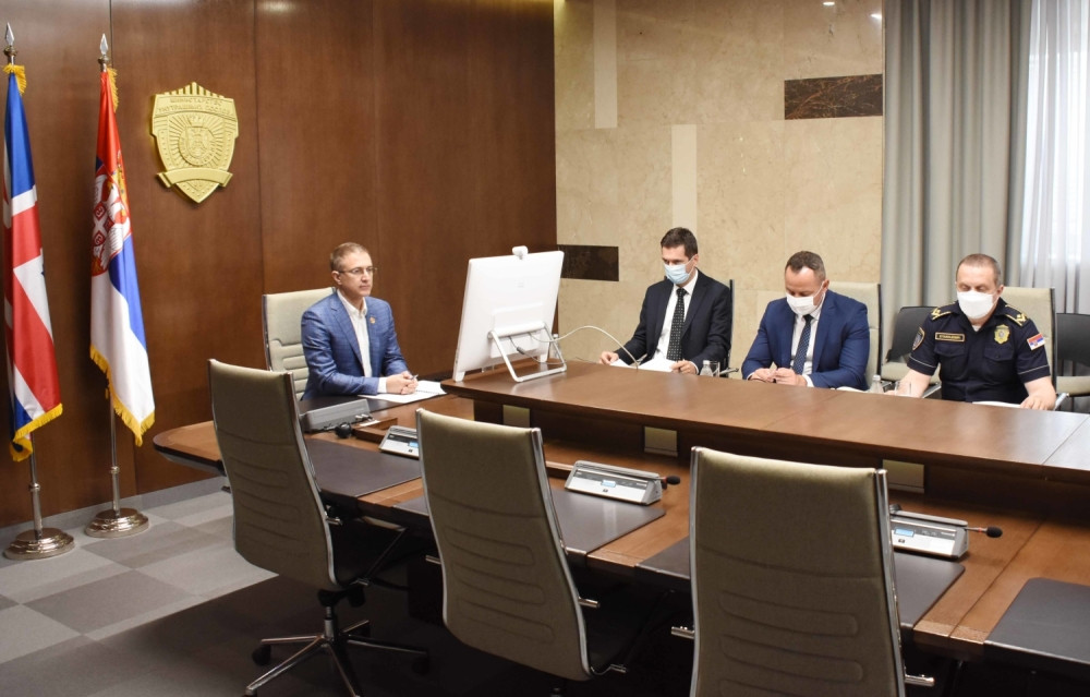 Nebojša Stefanović razgovarao je sa ministrom bezbednosti Velike Britanije i Severne Irske Džejmsom Brokenšajrom (FOTO)