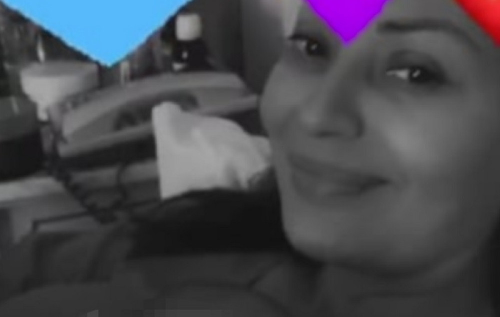 Veljko sve snimio! Ceca leži u krevetu sa malim Željkom, a ovaj detalj su mnogi odmah primetili! (FOTO)