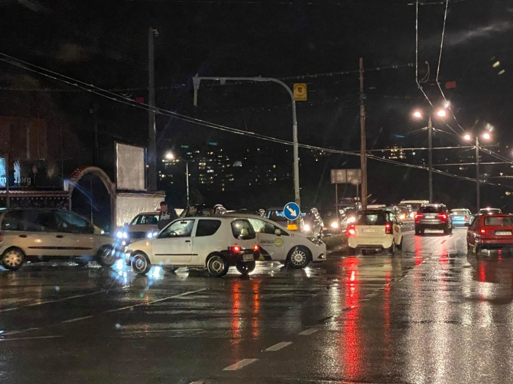 Otežan saobraćaj u oba smera (FOTO)