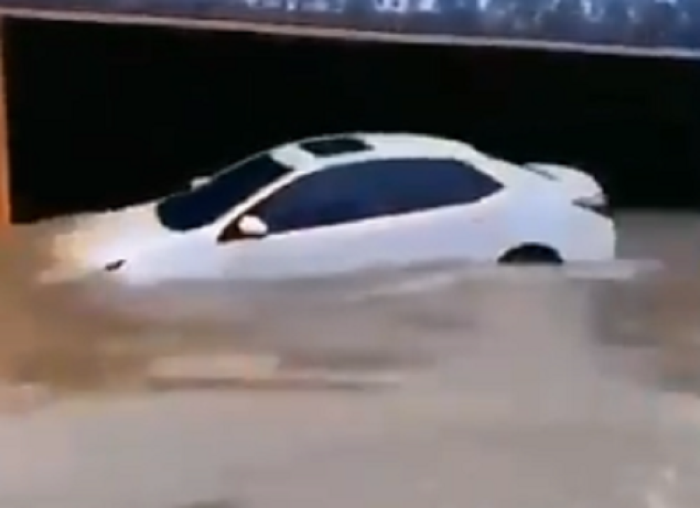 Stravične slike iz Kine, ljudi zarobljeni na krovovima zgrada (FOTO/VIDEO)