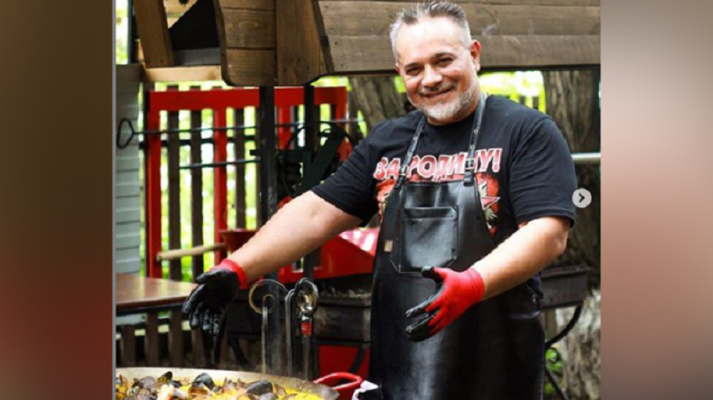 U inostranstvu živeo kao poznata ličnost, davao intervjue i bio čuveni kulinar